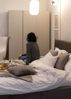 Szafa trzydrzwiowa Moonir z drążkiem i półkami 150 cm Szary beż