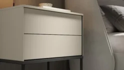 Szafka nocna Bellezo z dwiema szufladami 56 cm kremowy