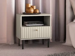 Szafka nocna Caletto z szufladą 50 cm ozdobne lamele beżowa