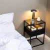 Szafka nocna Hiesen na czarnej podstawie ze szklanym blatem i szufladą 40x35x60 cm