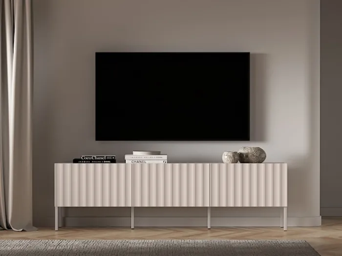 Szafka RTV Derriva z ryflowanymi frontami 170 cm kaszmir