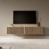 Szafka RTV Telire 138,6 cm dąb artisan z lamelowym frontem i czarnymi wstawkami