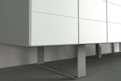 Włoska komoda czterodrzwiowa Antoinettie 110 cm z przetworzonych butelek PET Beton/Biały